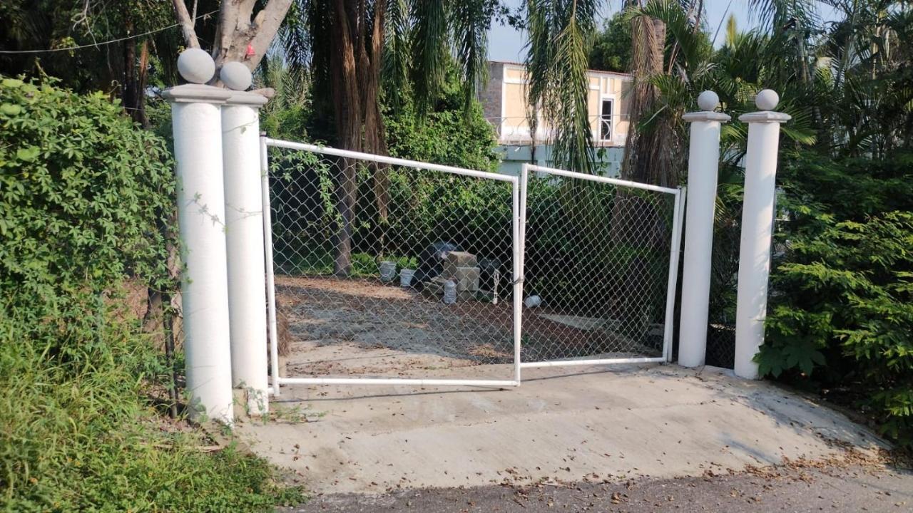 Teques Inn Текескитенго Екстериор снимка